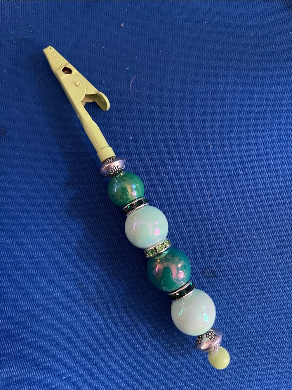 Beaded Smoking Clip in Green and Mint
